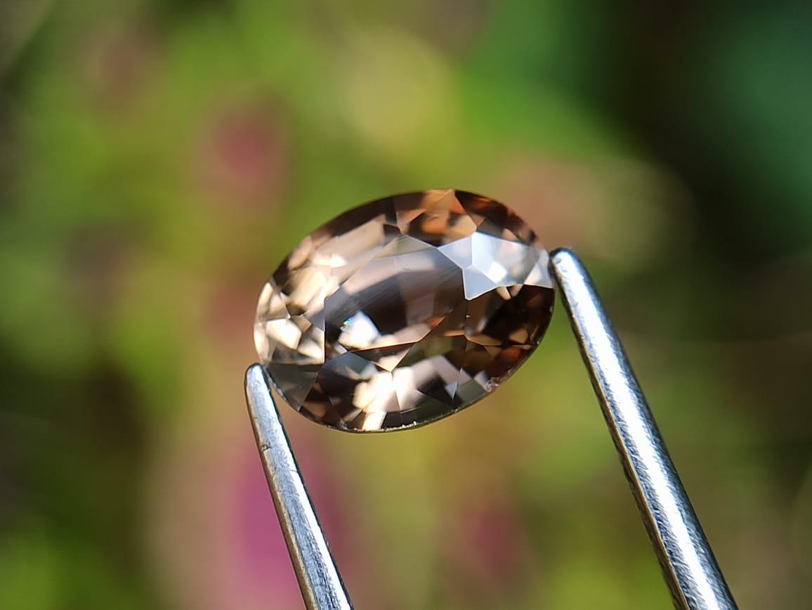 Zircon marron 2.26 carats - Zache-gemstones