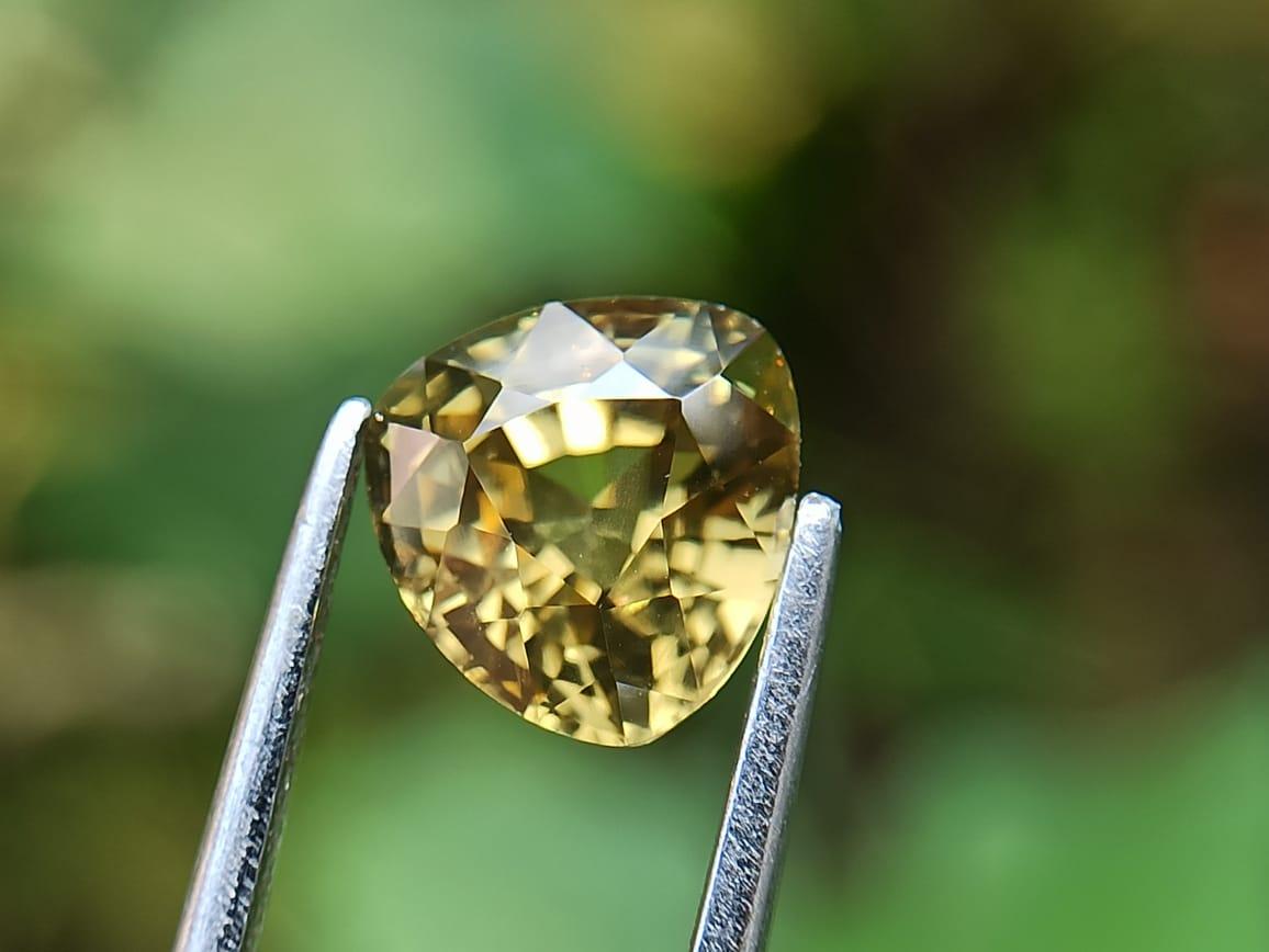 Zircon jaune vert 2.80 carats - Zache-gemstones